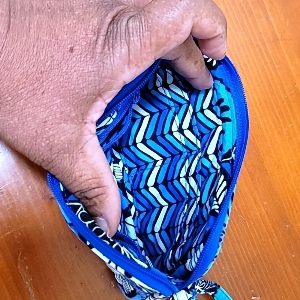 Vera Bradley Wristlet Wallet‎ Womens Small Blue Floral Chevron Quilted Cotton